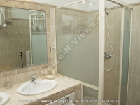 beach_villa_diane_1_mauritius_bathroom_view.jpg