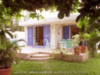 beach_villa_hibiscus_mauritius_garden.jpg