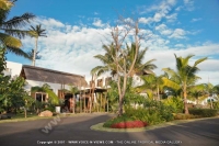 laguna_beach_hotel_and_spa_mauritius_entrance.jpg