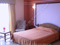 3_star_hotel_pearl_beach_hotel_room.jpg