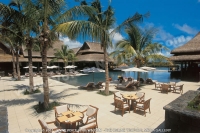 5_star_hotel_le_prince_maurice_hotel_pool_view.jpg