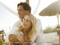 5_star_hotel_shanti_maurice_shack_Bed_Couple_Hug.jpg