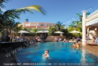le_mauricia_hotel_mauritius_guests_relaxing_in_sunbed_and_at_the_pool.jpg