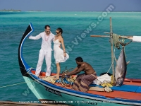 diva_maldives_hotel_maldives_couple_on_a_pirogue.jpg