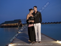 diva_maldives_hotel_maldives_couple_on_the_jetty_at_night.jpg