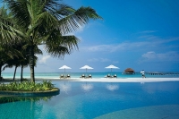 kanuhura_resort_maldives_swimming_pool_view.jpg