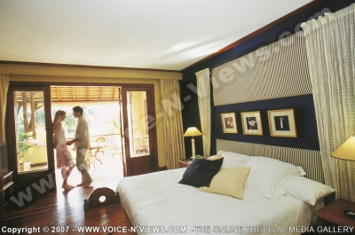 paradis hotel & golf club mauritius couple in senior suite
