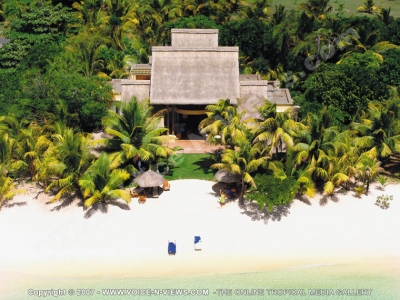 paradis hotel & golf club mauritius front view from the sea
