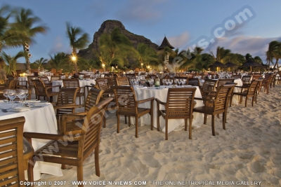 paradis hotel & golf club mauritius incentive dinner on the beach

