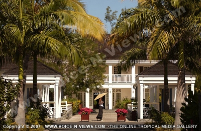 les villas du lagon hotel reunion lady having a walk in the garden
