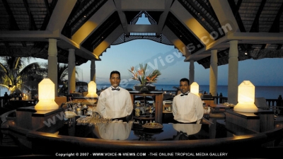 royal palm hotel mauritius barmen at the bar
