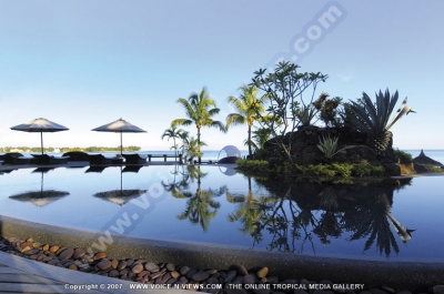 royal palm hotel mauritius sea view and swimming pool
