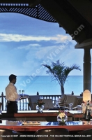 royal_palm_hotel_mauritius_waiter_at_the_bar.jpg