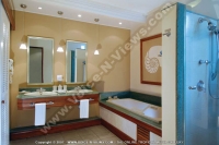 shandrani_resort_and_spa_hotel_mauritius_family_apartment_bathroom.jpg