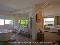 superior_penthouse_apartments_cap_malheureux_ref_94_bathroom_with_bathtun_and_bedroom.jpg